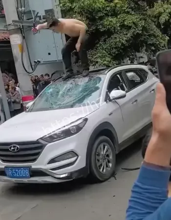 四川阆中砸车事件