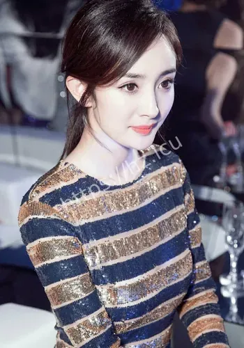 杨幂眼神戏尽显角色张