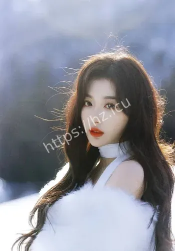 孔雪儿黑发披肩温柔优雅