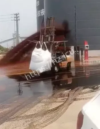 街道瞬间被甜蜜淹没