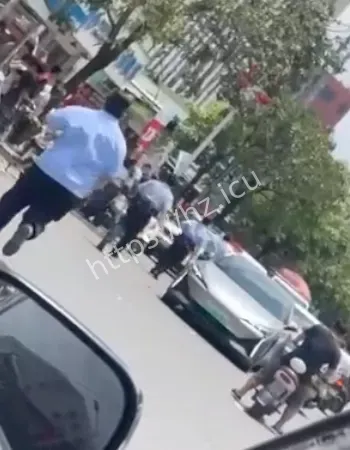小贩持刀伤人事件