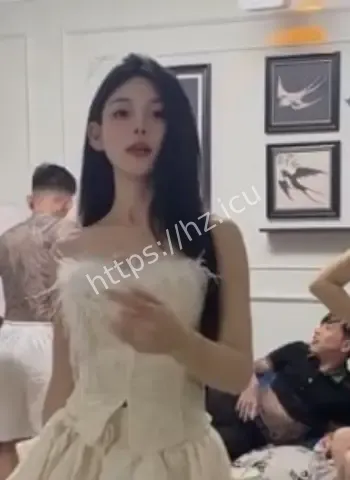 私下狂野小妹多人运动