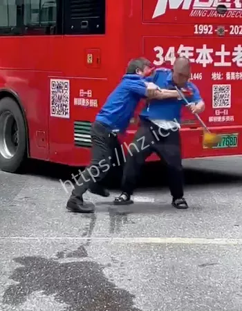 广东两司机吵架