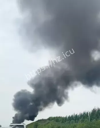 现场黑烟直冲云霄