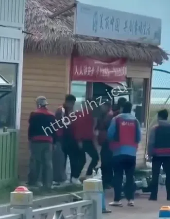围殴旅游车司机