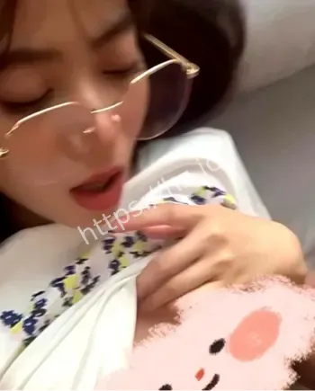 眼镜美女金主互动