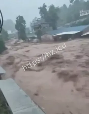 强降雨引发山洪