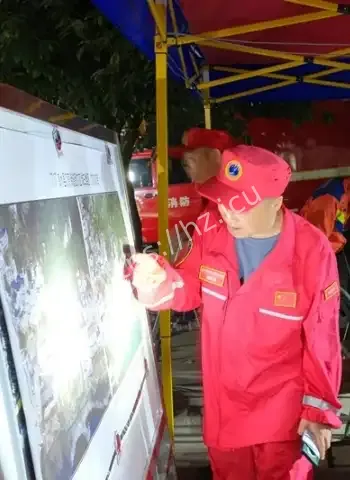 重庆彭水山体深夜崩塌